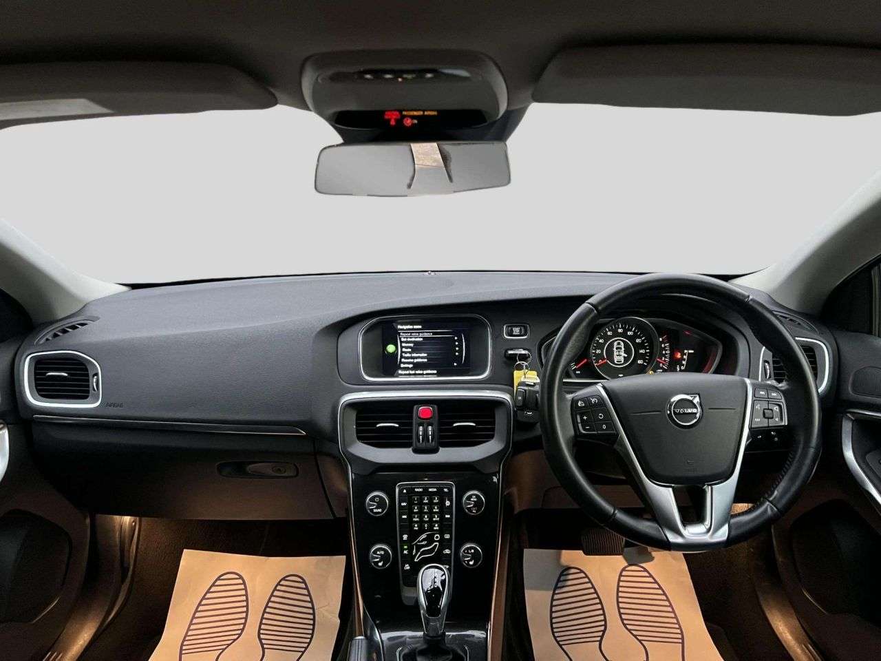 2016 VOLVO V40 2016 VOLVO V40