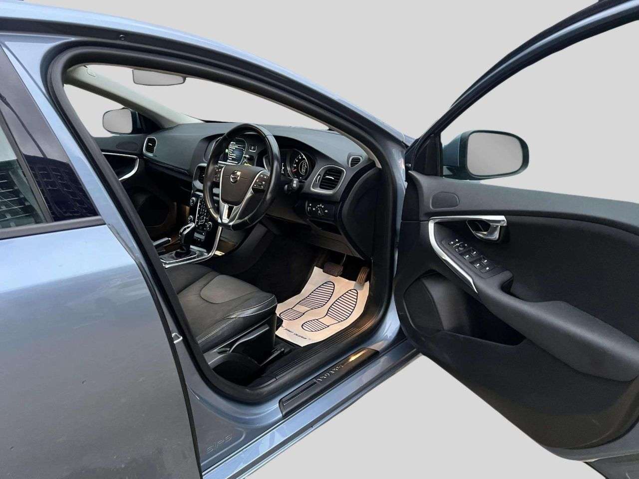 2016 VOLVO V40 2016 VOLVO V40