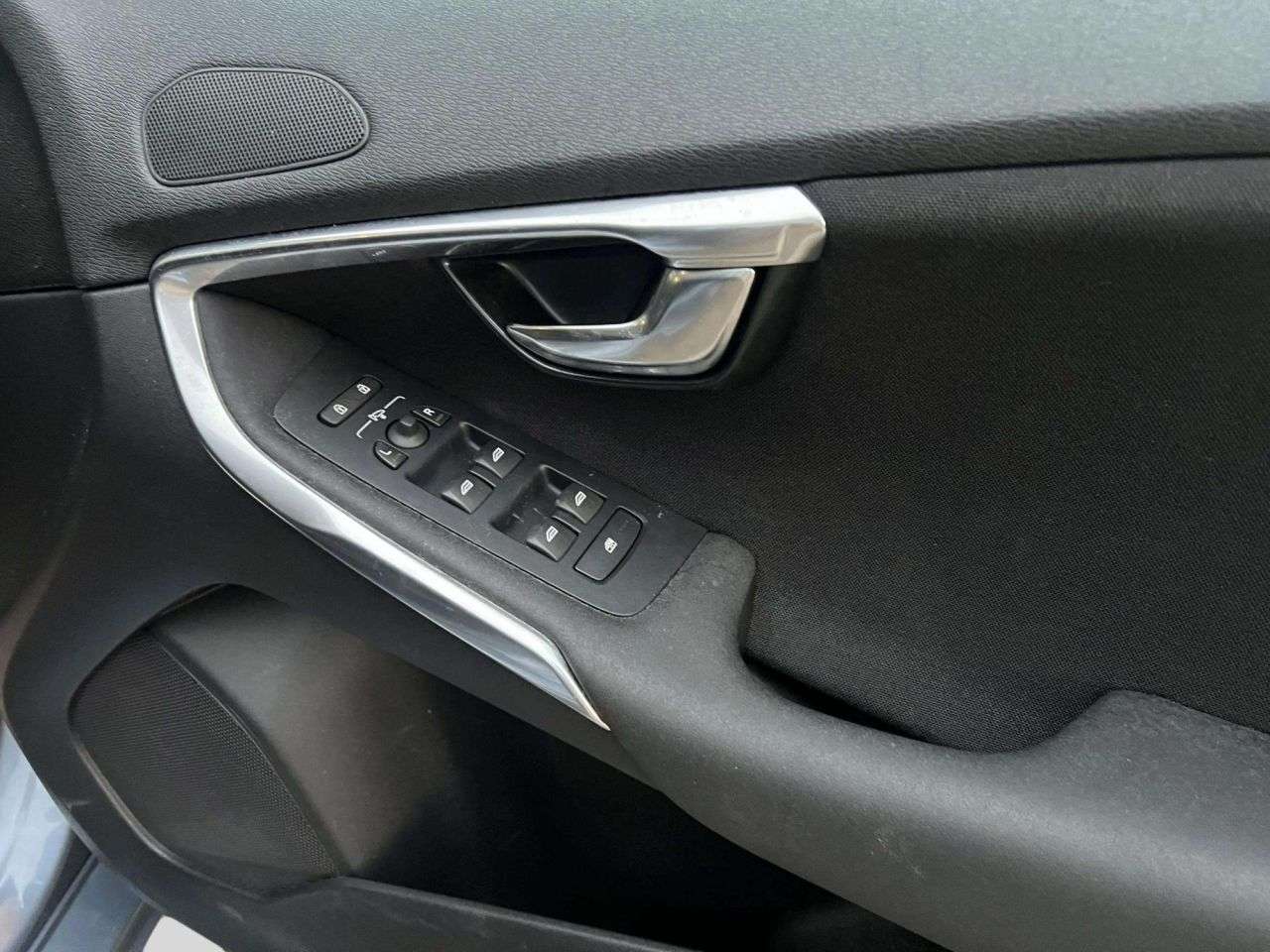 2016 VOLVO V40 2016 VOLVO V40