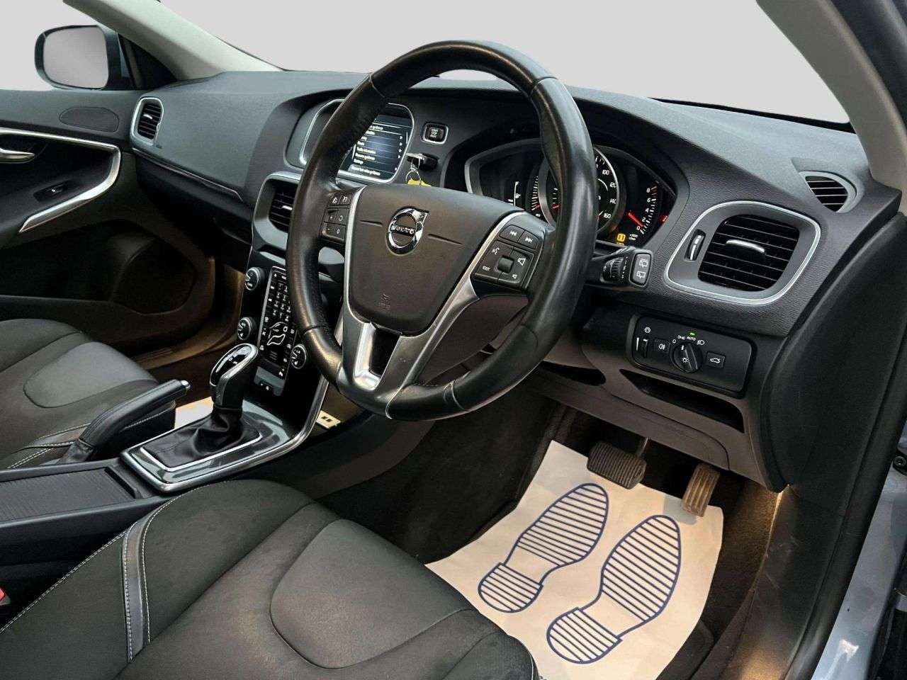 2016 VOLVO V40 2016 VOLVO V40