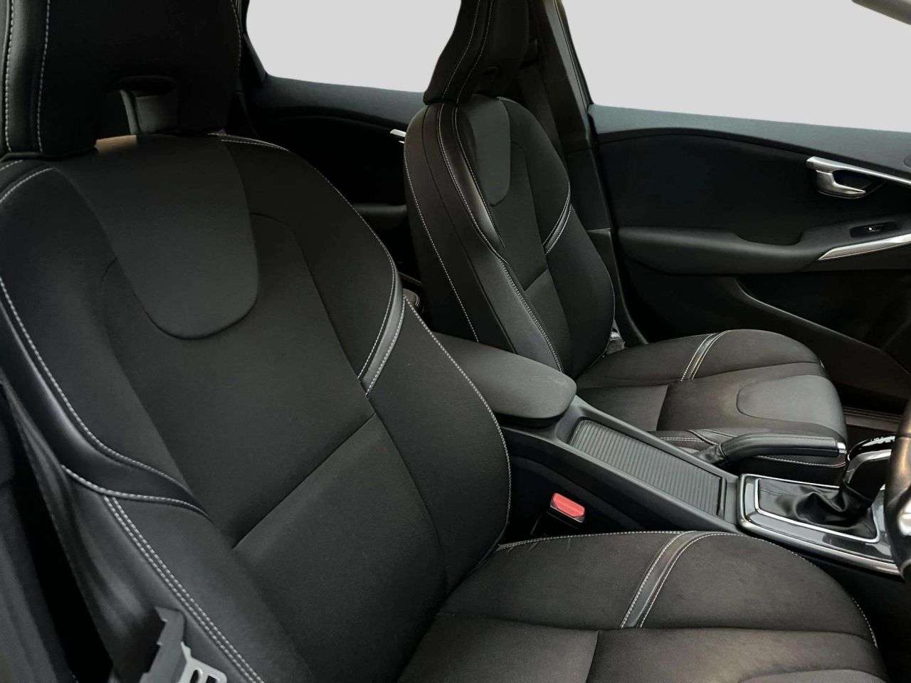 2016 VOLVO V40 2016 VOLVO V40