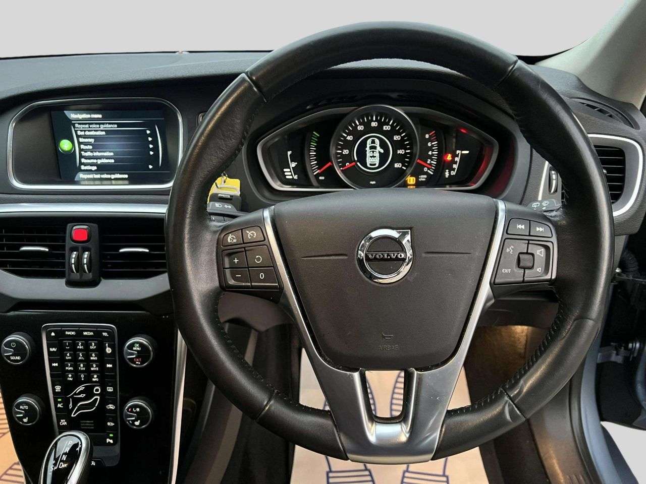 2016 VOLVO V40 2016 VOLVO V40