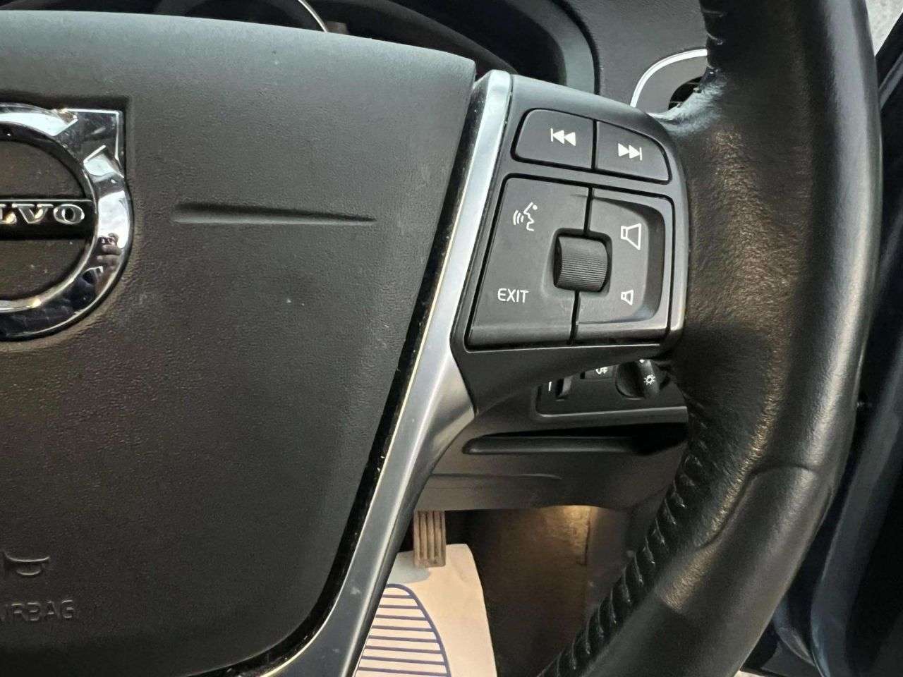 2016 VOLVO V40 2016 VOLVO V40