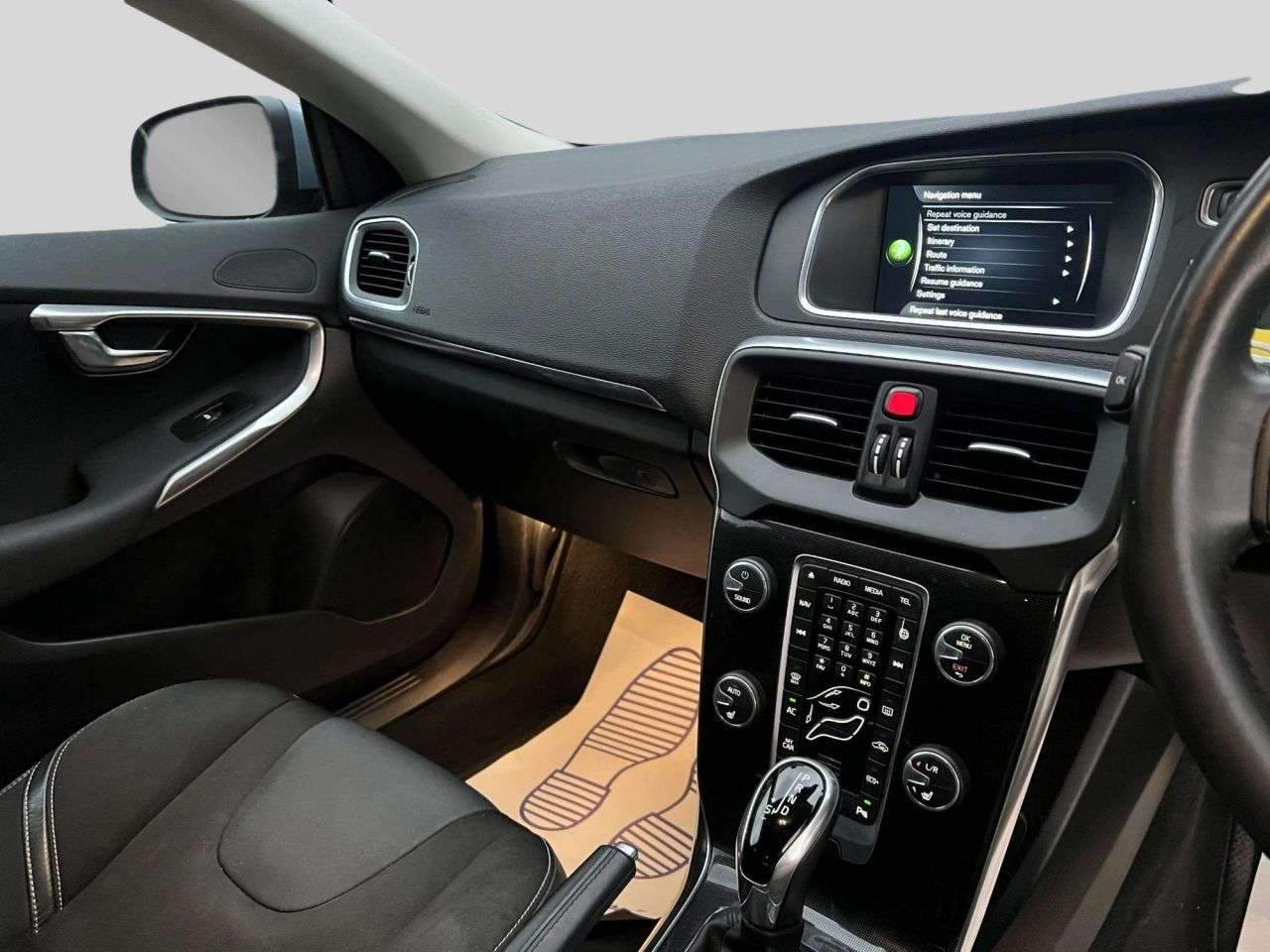 2016 VOLVO V40 2016 VOLVO V40