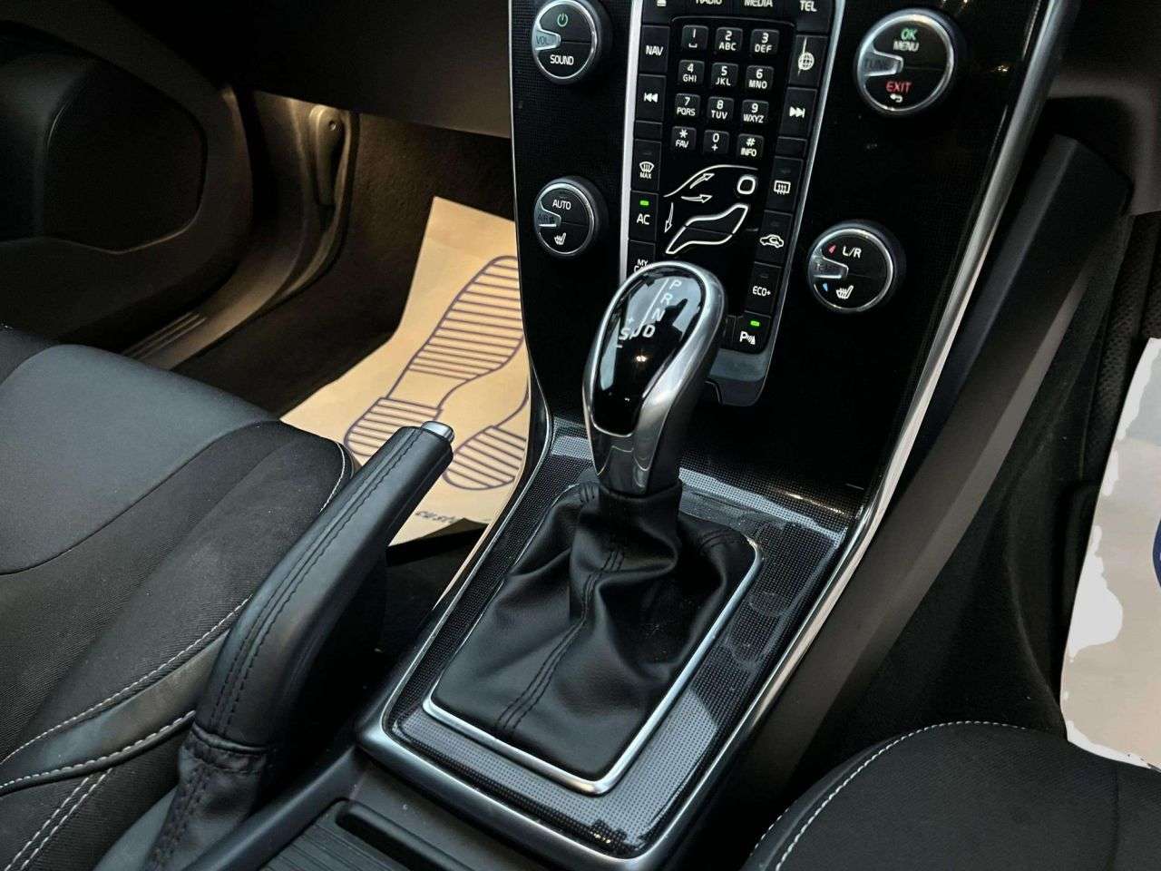 2016 VOLVO V40 2016 VOLVO V40