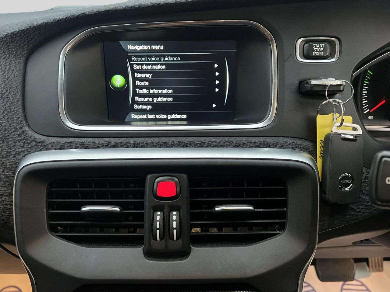 2016 VOLVO V40 2016 VOLVO V40