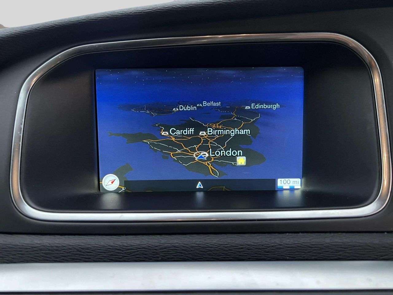 2016 VOLVO V40 2016 VOLVO V40