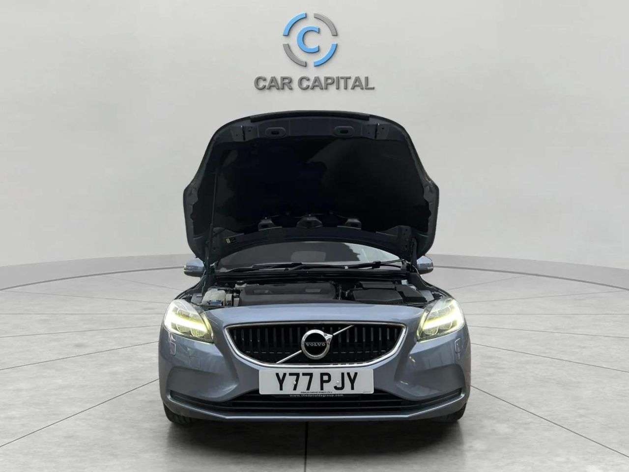 2016 VOLVO V40 2016 VOLVO V40