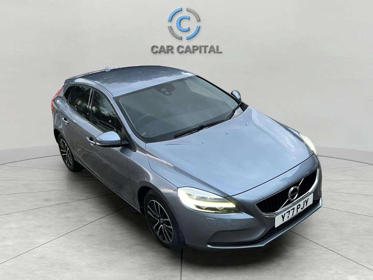 2016 VOLVO V40 2016 VOLVO V40