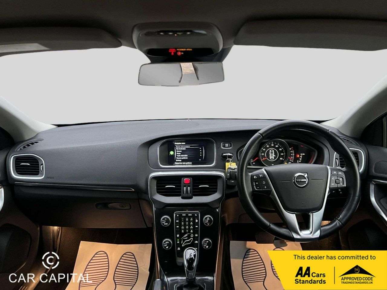 2016 VOLVO V40 2016 VOLVO V40