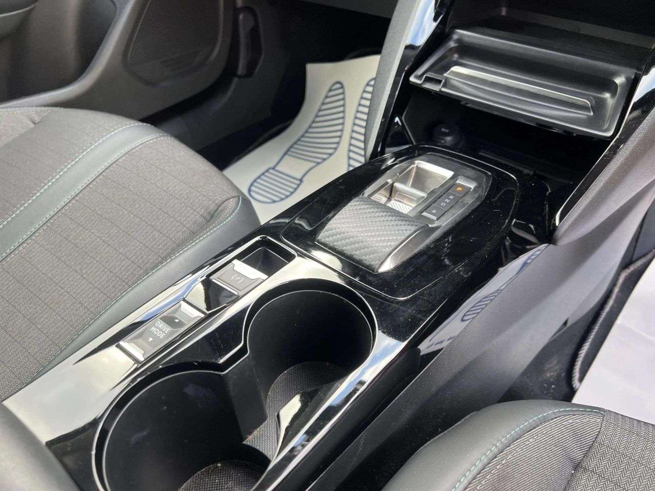 2022 PEUGEOT E-2008 2022 PEUGEOT E-2008