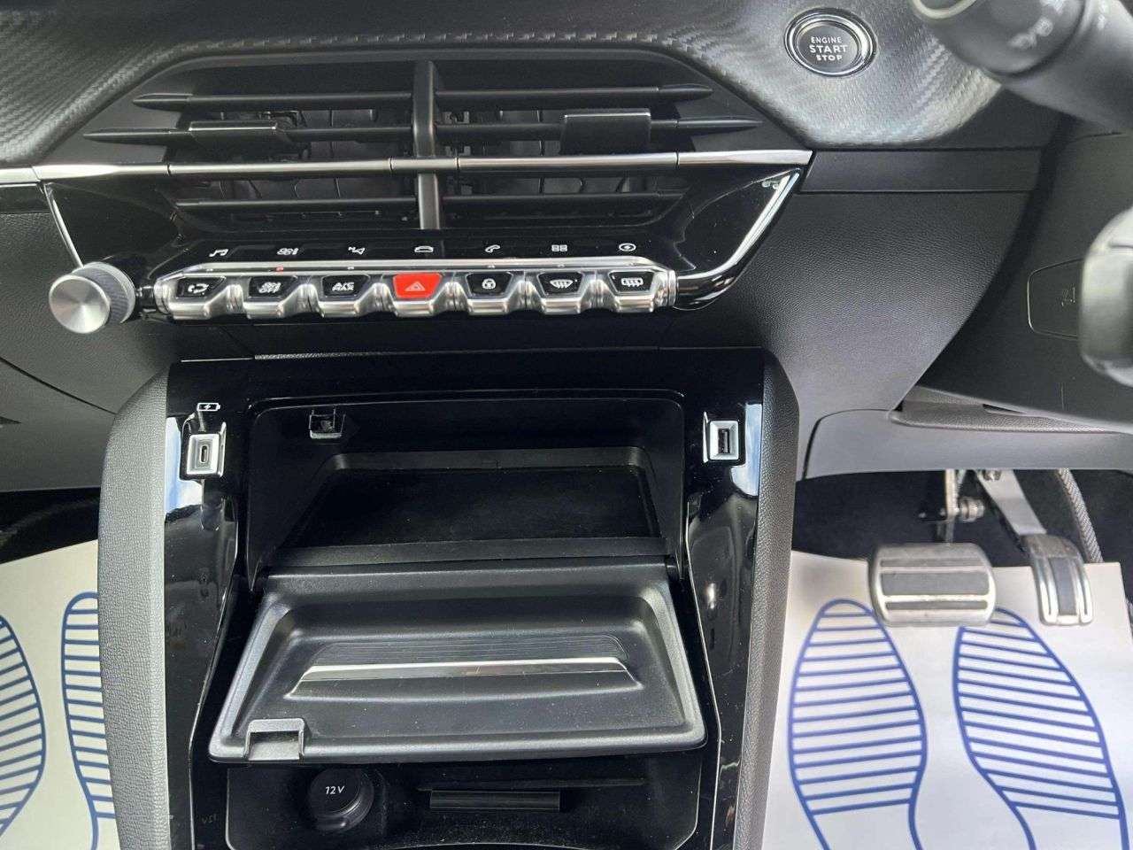 2022 PEUGEOT E-2008 2022 PEUGEOT E-2008