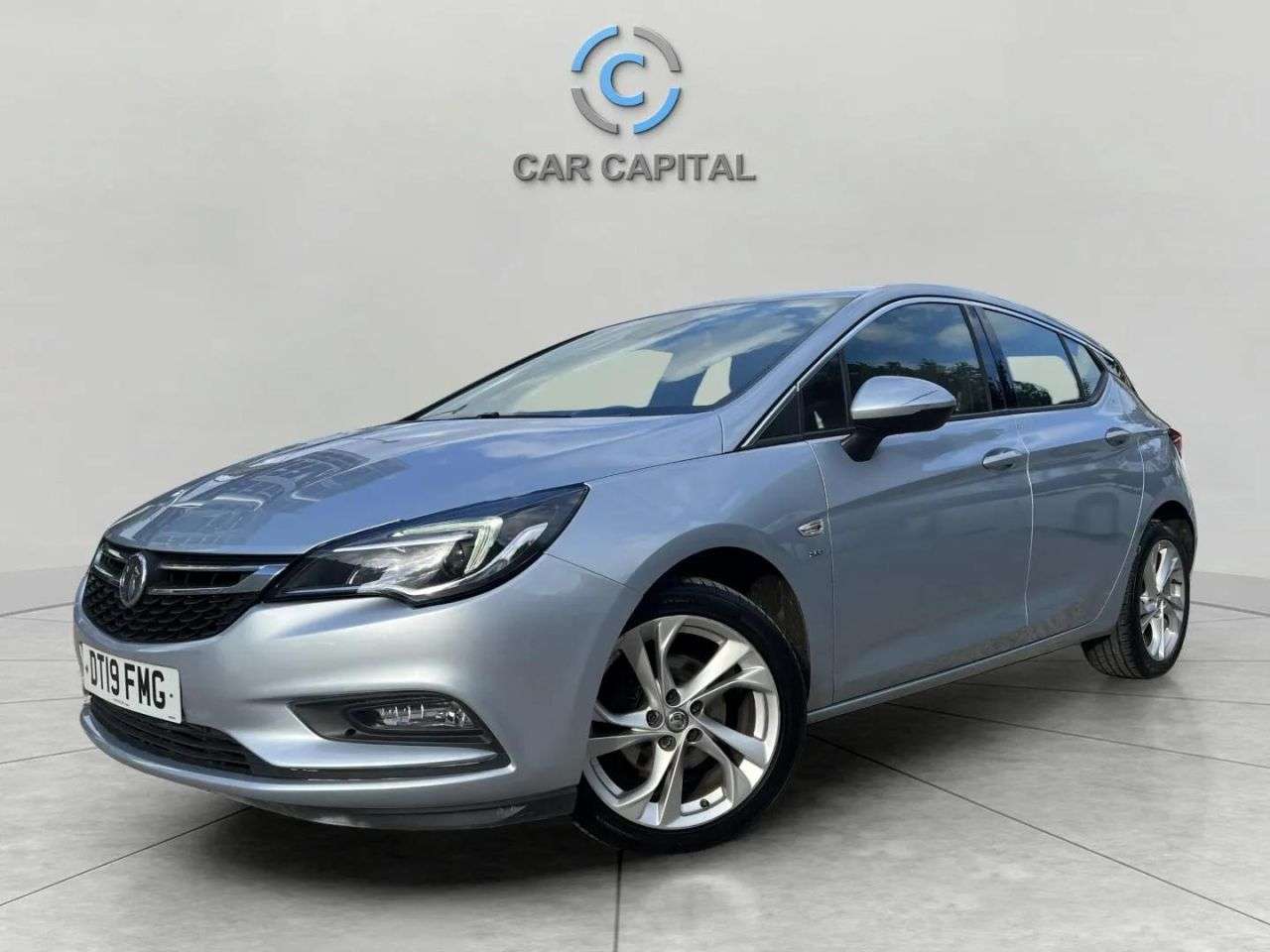 A 2019 VAUXHALL ASTRA 1.0i Turbo ecoTEC SRi Nav Hatchback 5dr Petrol Manual Euro 6 (s/s) (105 ps) A 2019 VAUXHALL ASTRA 1.0i Turbo ecoTEC SRi Nav Hatchback 5dr Petrol Manual Euro 6 (s/s) (105 ps)