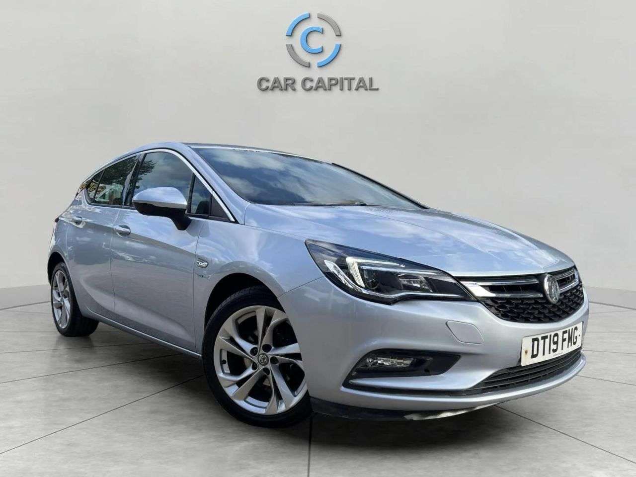 A 2019 VAUXHALL ASTRA 1.0i Turbo ecoTEC SRi Nav Hatchback 5dr Petrol Manual Euro 6 (s/s) (105 ps) A 2019 VAUXHALL ASTRA 1.0i Turbo ecoTEC SRi Nav Hatchback 5dr Petrol Manual Euro 6 (s/s) (105 ps)