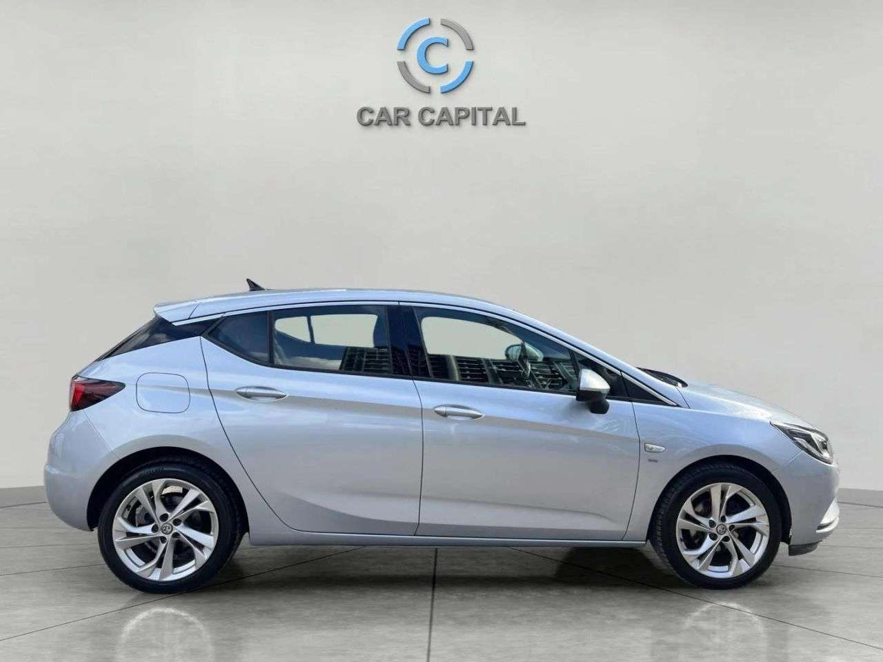 A 2019 VAUXHALL ASTRA 1.0i Turbo ecoTEC SRi Nav Hatchback 5dr Petrol Manual Euro 6 (s/s) (105 ps) A 2019 VAUXHALL ASTRA 1.0i Turbo ecoTEC SRi Nav Hatchback 5dr Petrol Manual Euro 6 (s/s) (105 ps)