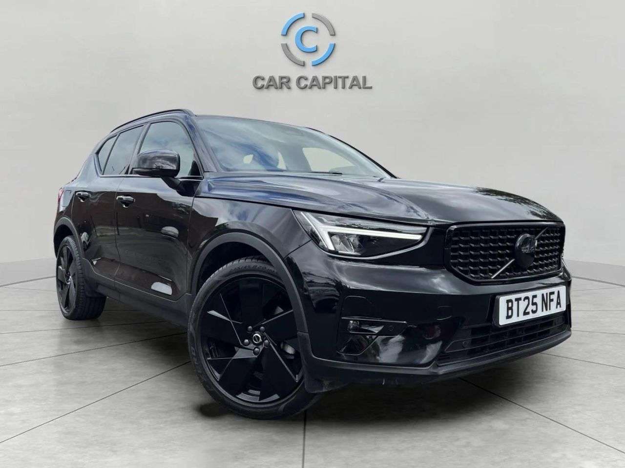 2025 VOLVO XC40 2025 VOLVO XC40