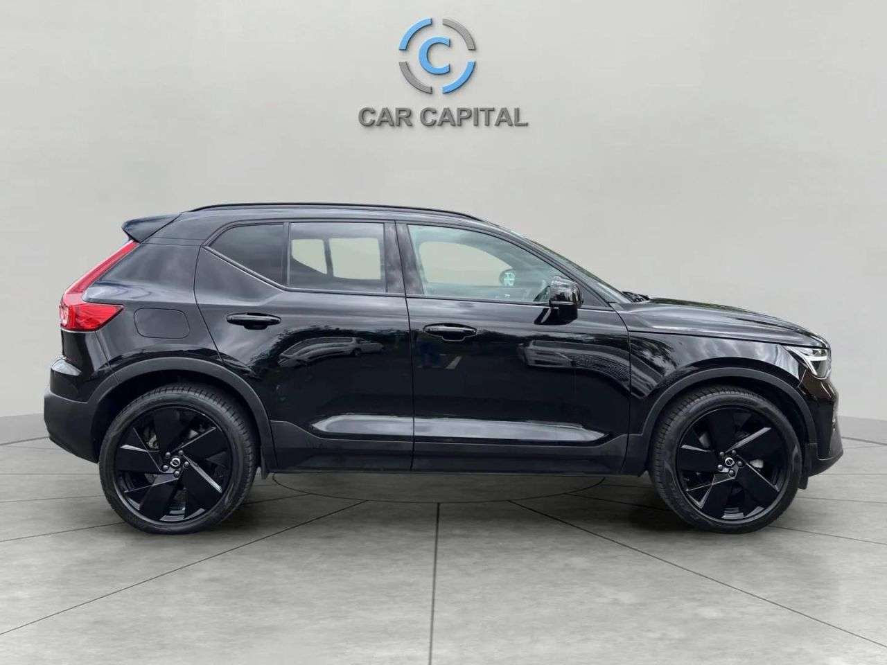 2025 VOLVO XC40 2025 VOLVO XC40