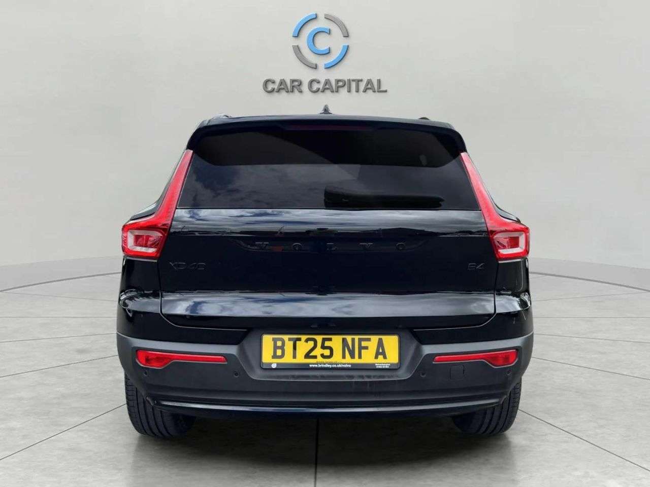 2025 VOLVO XC40 2025 VOLVO XC40