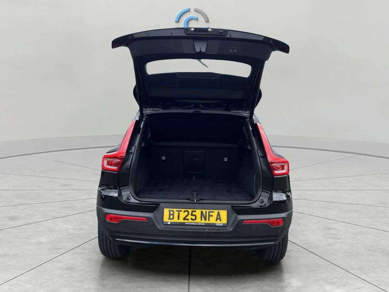 2025 VOLVO XC40 2025 VOLVO XC40