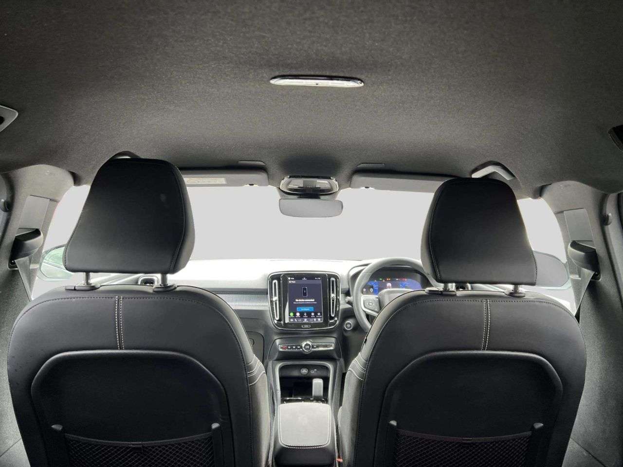 2025 VOLVO XC40 2025 VOLVO XC40
