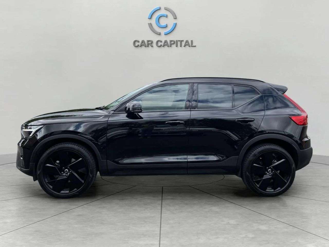 2025 VOLVO XC40 2025 VOLVO XC40