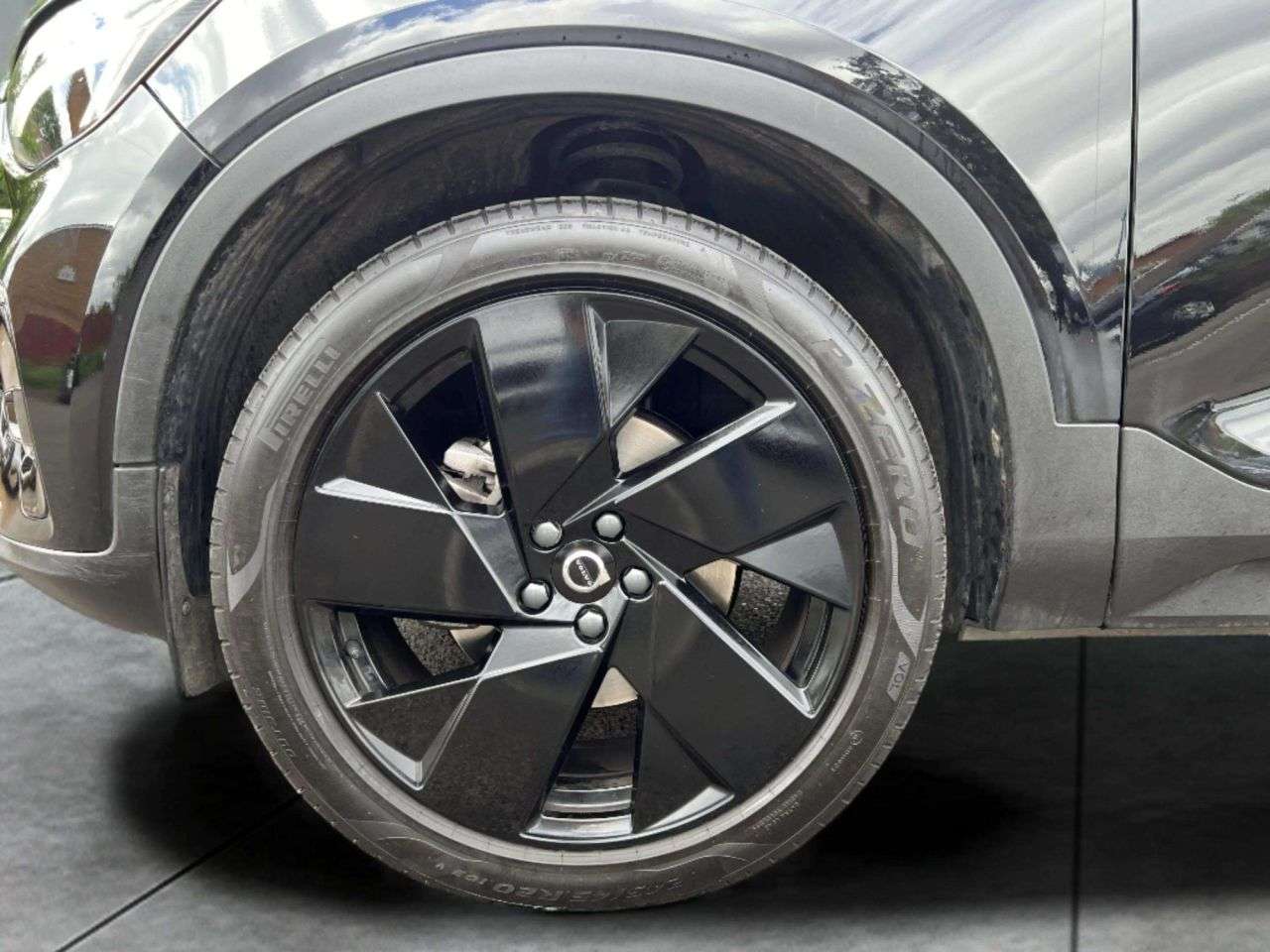 2025 VOLVO XC40 2025 VOLVO XC40