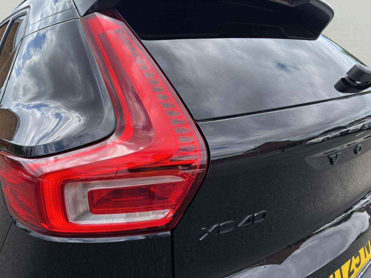 2025 VOLVO XC40 2025 VOLVO XC40