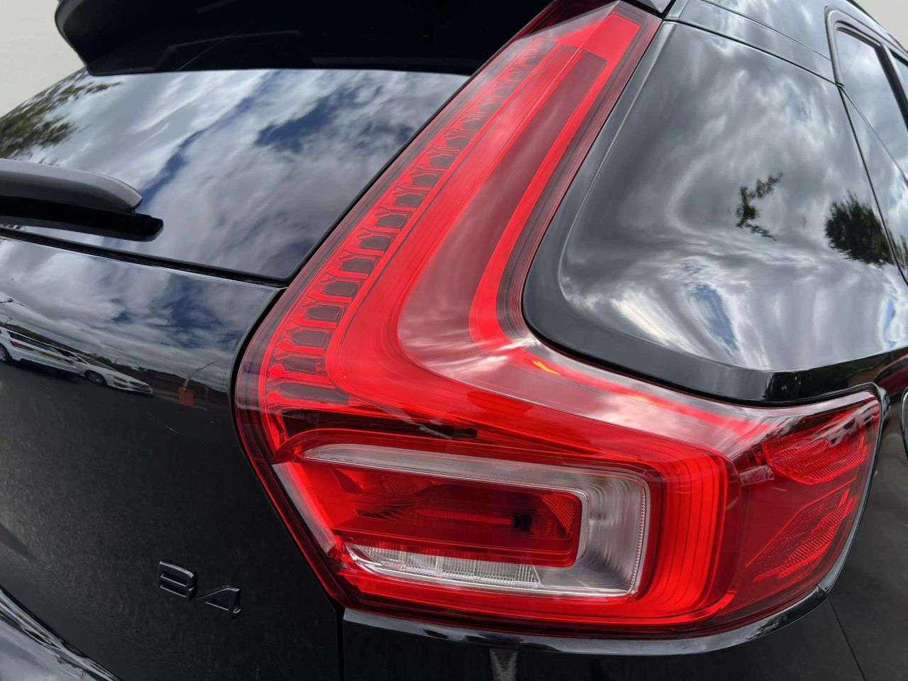 2025 VOLVO XC40 2025 VOLVO XC40