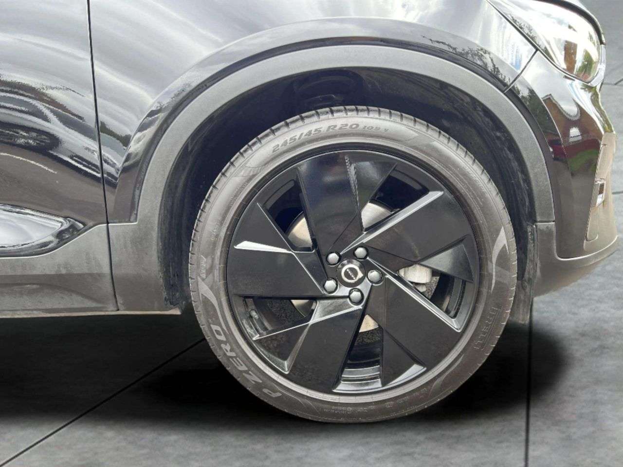2025 VOLVO XC40 2025 VOLVO XC40