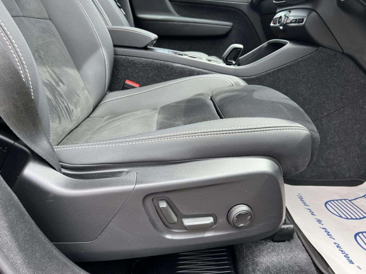 2025 VOLVO XC40 2025 VOLVO XC40