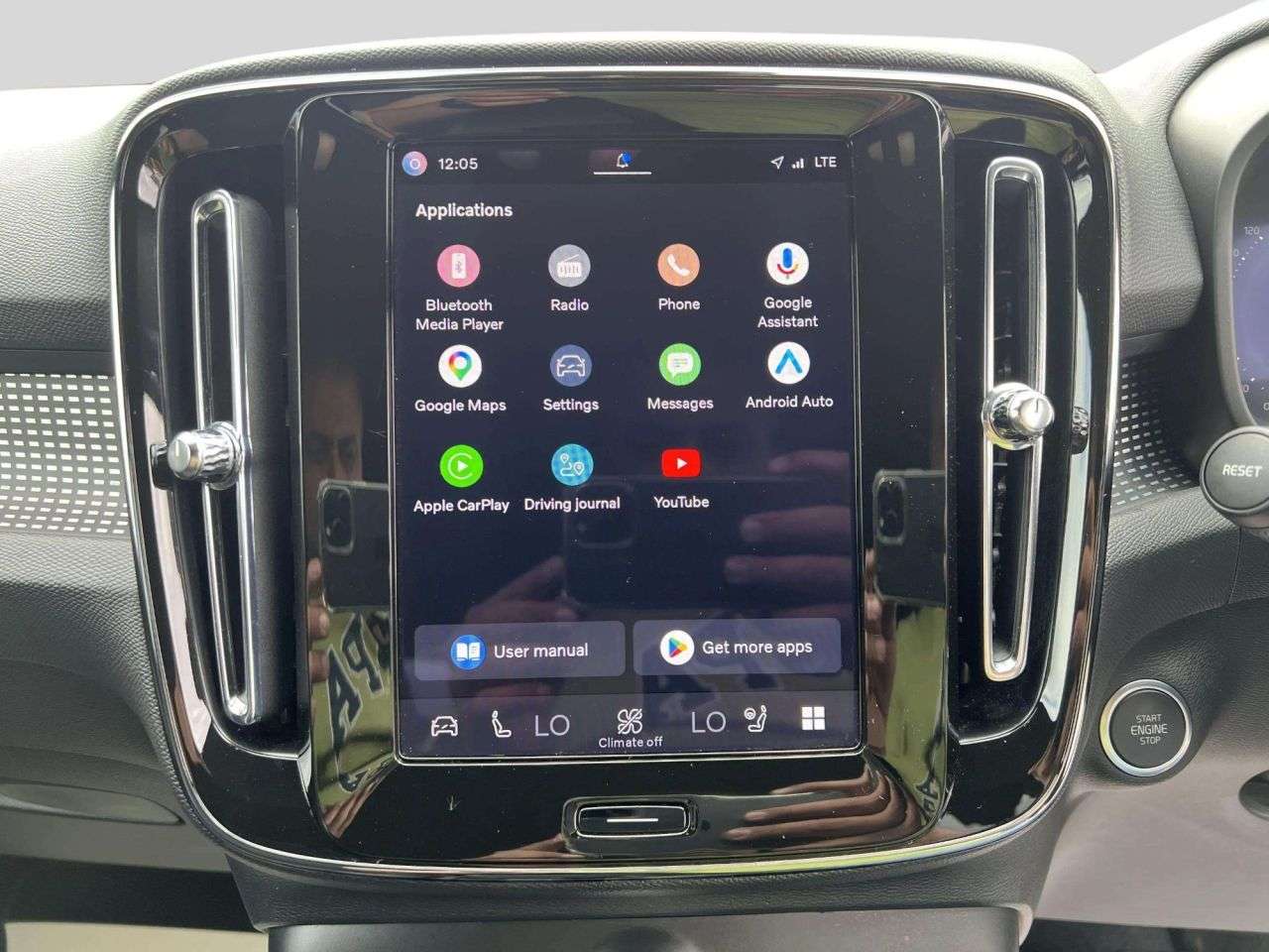 2025 VOLVO XC40 2025 VOLVO XC40