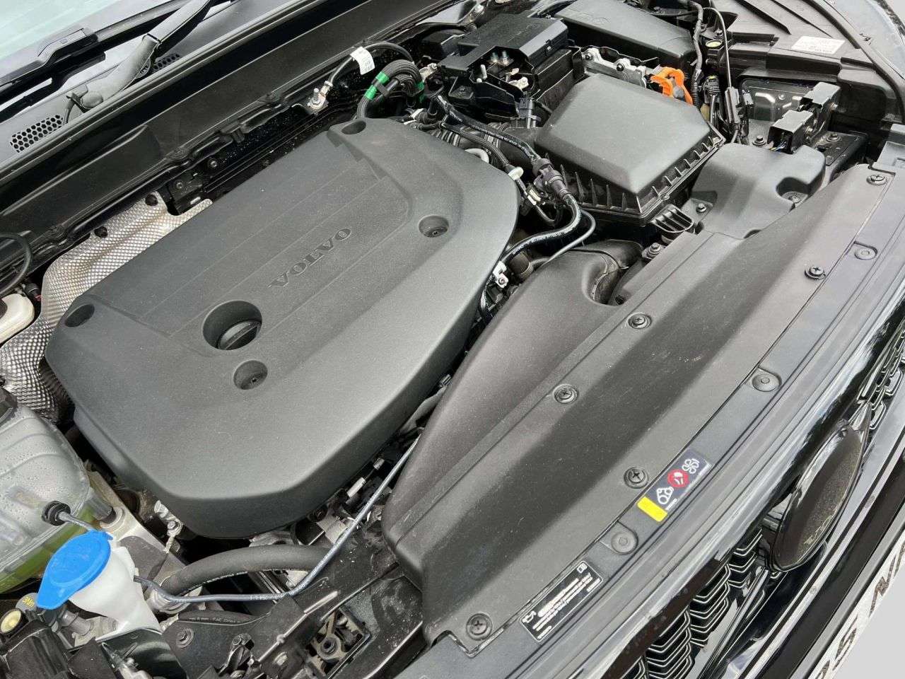 2025 VOLVO XC40 2025 VOLVO XC40