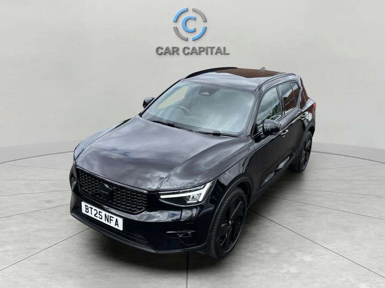 2025 VOLVO XC40 2025 VOLVO XC40