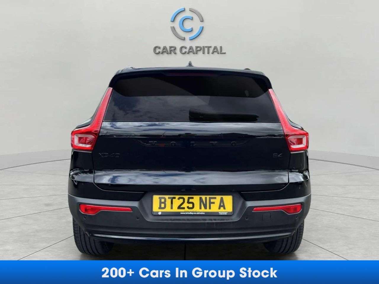 2025 VOLVO XC40 2025 VOLVO XC40