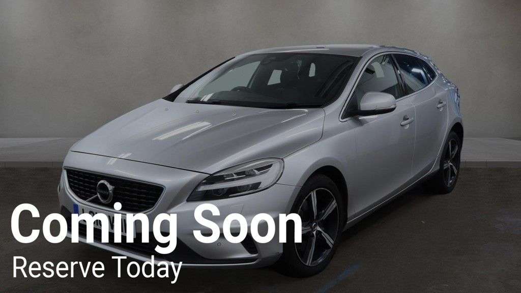 A 2018 VOLVO V40 1.5 T2 R-Design Hatchback 5dr Petrol Auto Euro 6 (s/s) (122 ps) FINANCE+2 K A 2018 VOLVO V40 1.5 T2 R-Design Hatchback 5dr Petrol Auto Euro 6 (s/s) (122 ps) FINANCE+2 K
