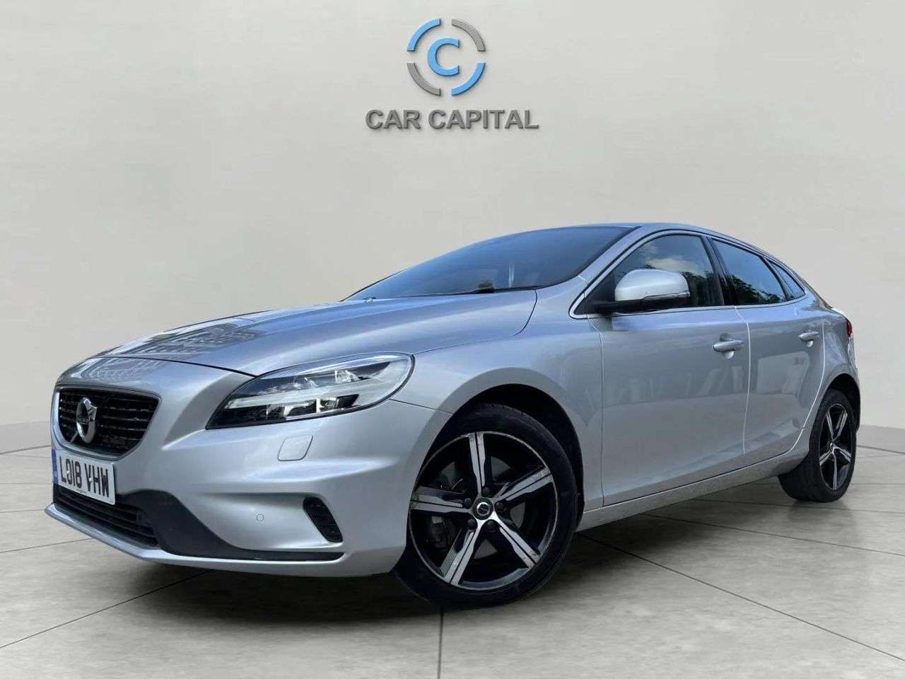 A 2018 VOLVO V40 1.5 T2 R-Design Hatchback 5dr Petrol Auto Euro 6 (s/s) (122 ps) FINANCE+2 K A 2018 VOLVO V40 1.5 T2 R-Design Hatchback 5dr Petrol Auto Euro 6 (s/s) (122 ps) FINANCE+2 K