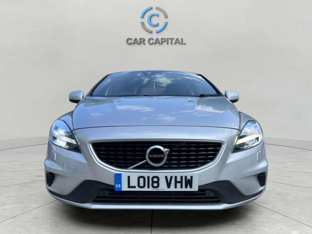 A 2018 VOLVO V40 1.5 T2 R-Design Hatchback 5dr Petrol Auto Euro 6 (s/s) (122 ps) FINANCE+2 K A 2018 VOLVO V40 1.5 T2 R-Design Hatchback 5dr Petrol Auto Euro 6 (s/s) (122 ps) FINANCE+2 K