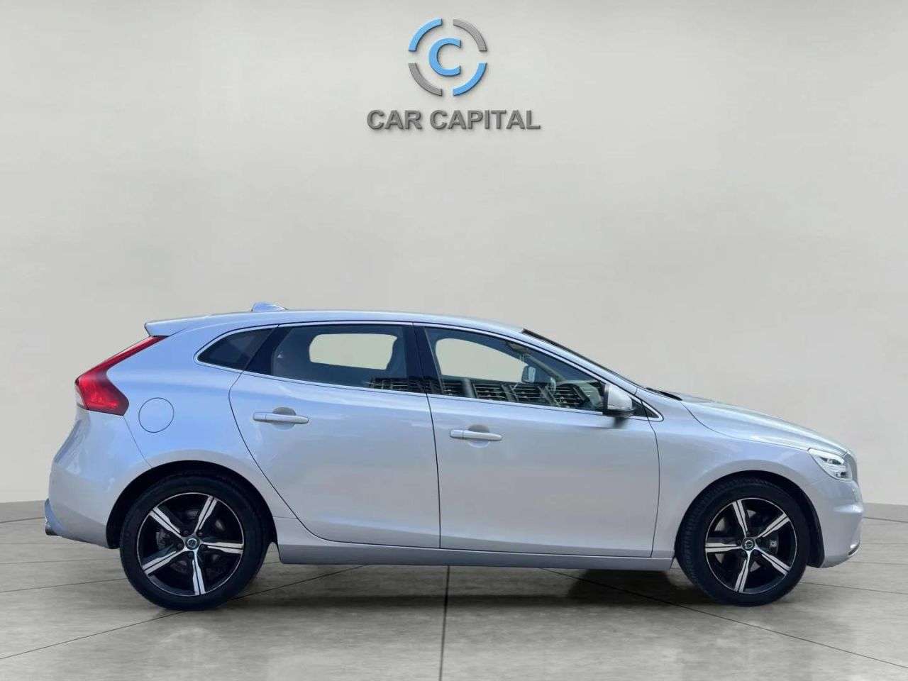 2018 VOLVO V40 2018 VOLVO V40