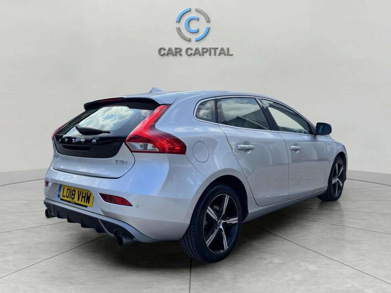 2018 VOLVO V40 2018 VOLVO V40