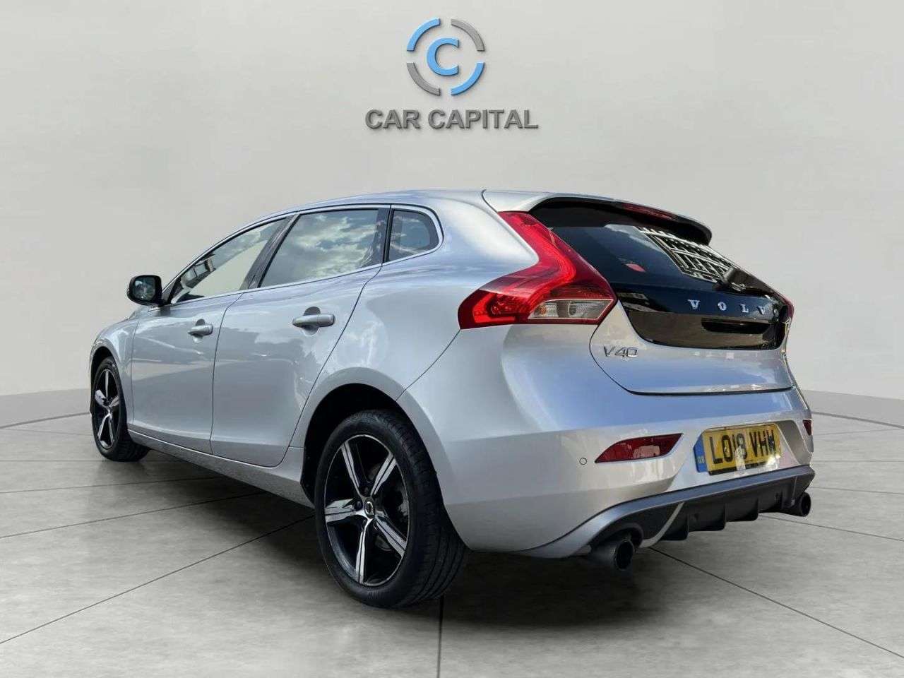 2018 VOLVO V40 2018 VOLVO V40