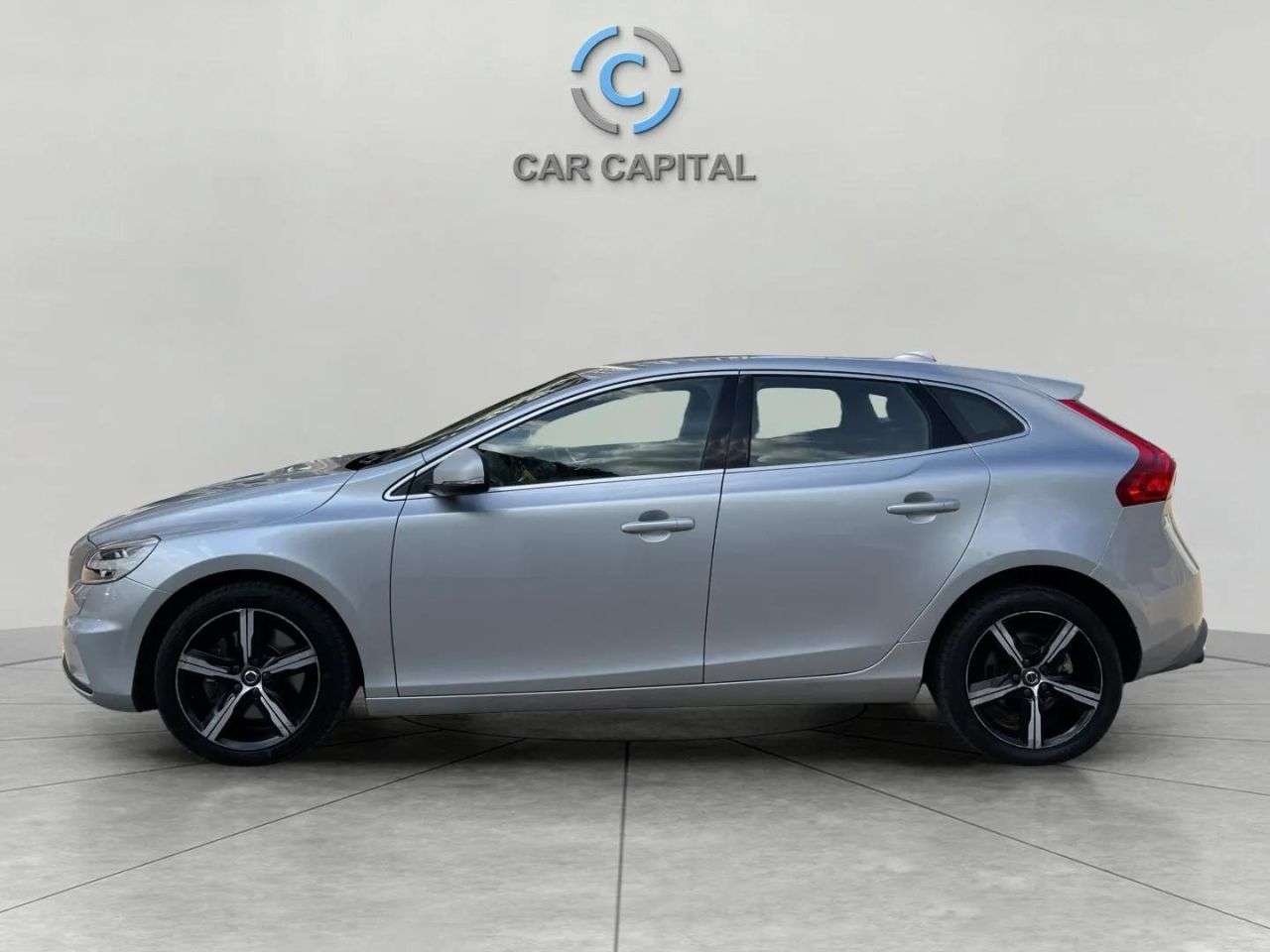 2018 VOLVO V40 2018 VOLVO V40