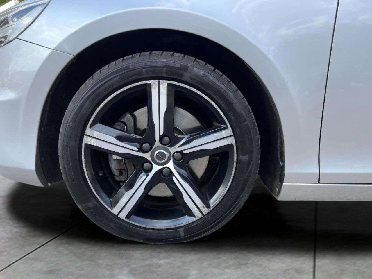 2018 VOLVO V40 2018 VOLVO V40