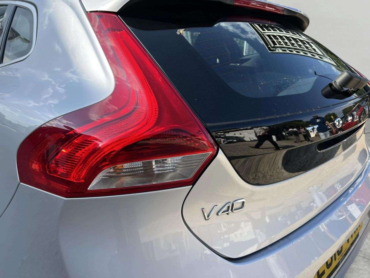 2018 VOLVO V40 2018 VOLVO V40