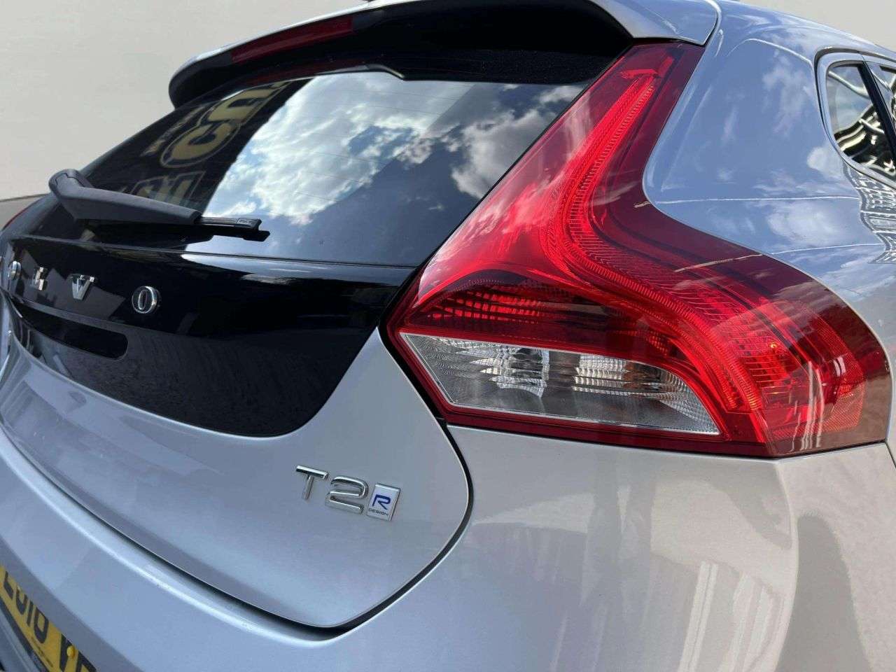 2018 VOLVO V40 2018 VOLVO V40