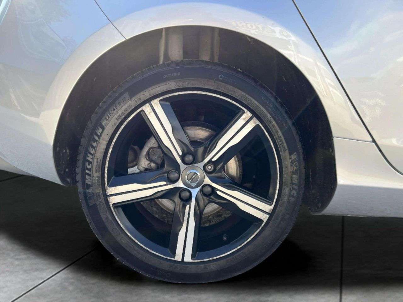 2018 VOLVO V40 2018 VOLVO V40