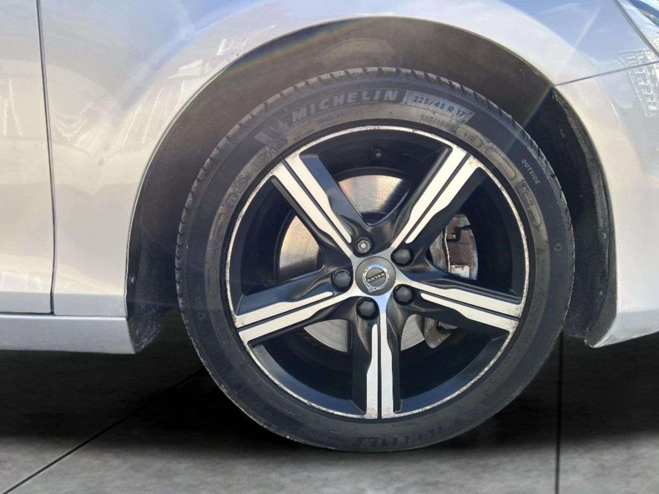 2018 VOLVO V40 2018 VOLVO V40