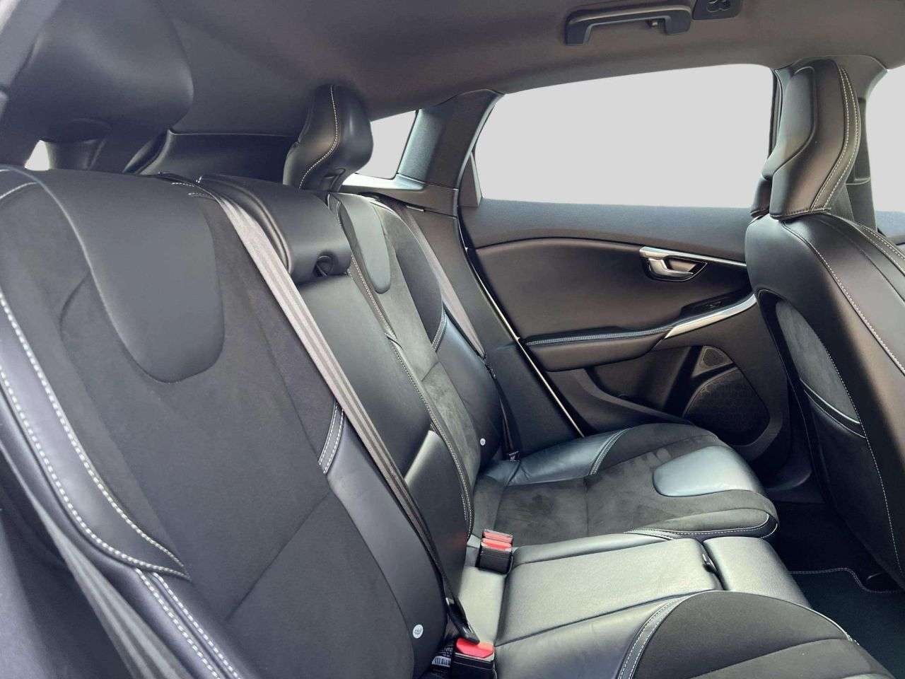 2018 VOLVO V40 2018 VOLVO V40