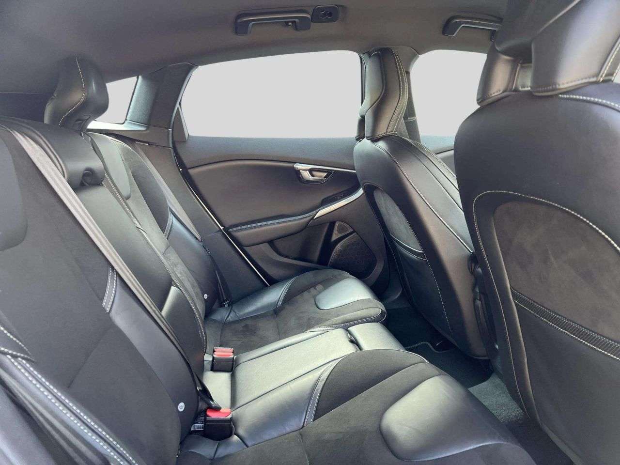 2018 VOLVO V40 2018 VOLVO V40