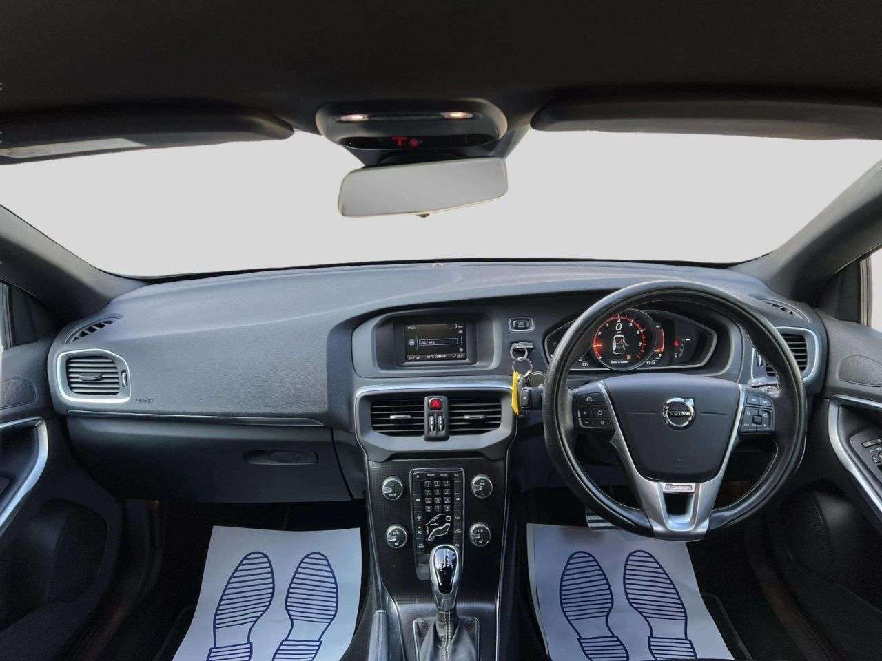 2018 VOLVO V40 2018 VOLVO V40