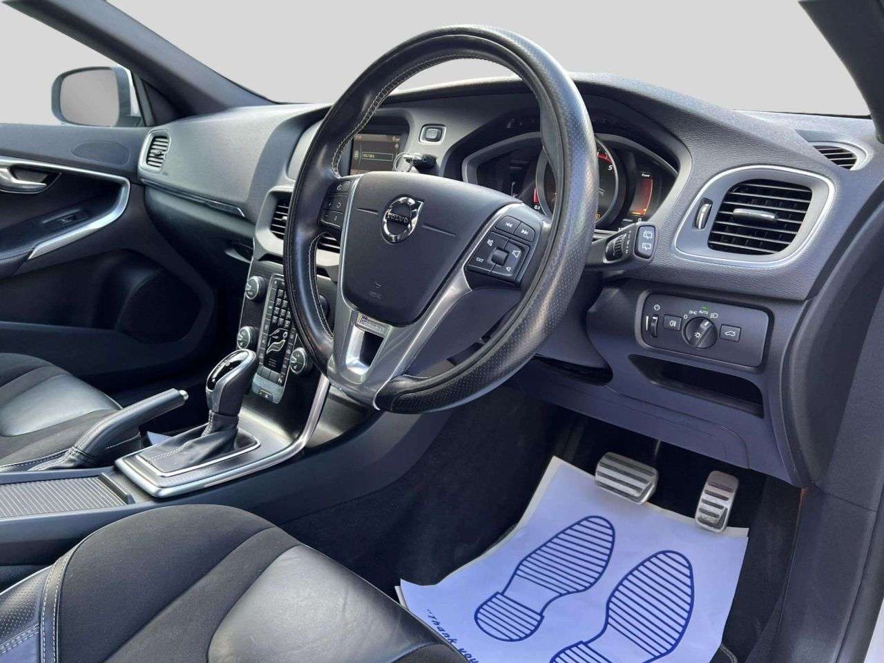 2018 VOLVO V40 2018 VOLVO V40